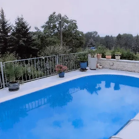 Idyllisches Mit Pool, Blick Und Grossem Grundstueck 度假居 拉德博伊尔