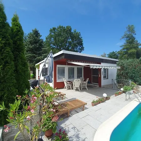 Idyllisches Klimatisiertes Mit Pool,blick Und Grossem Grundstueck Vakantiehuis *